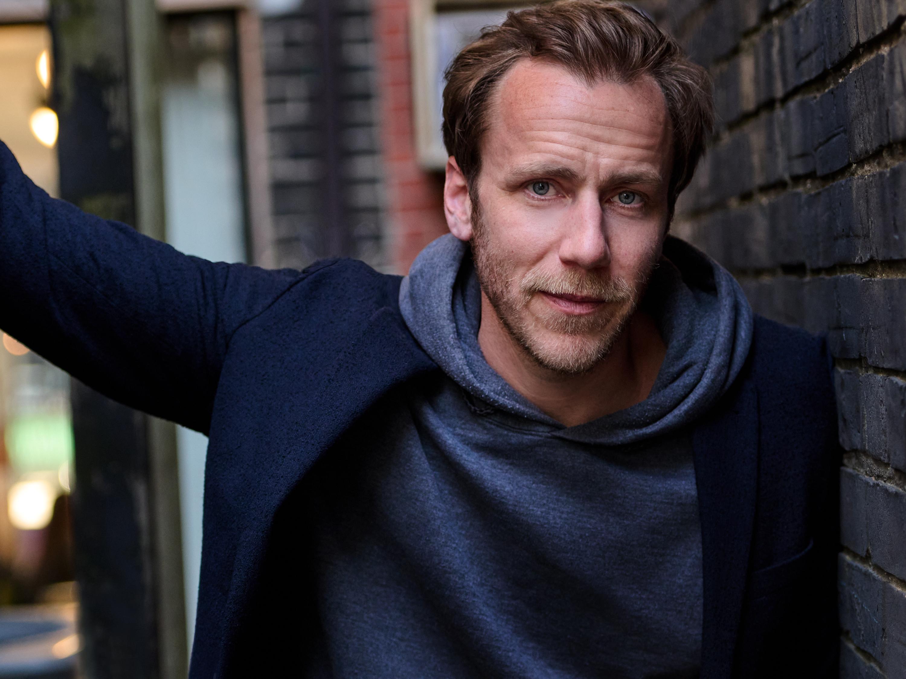 actor Ian Kilburn large photo