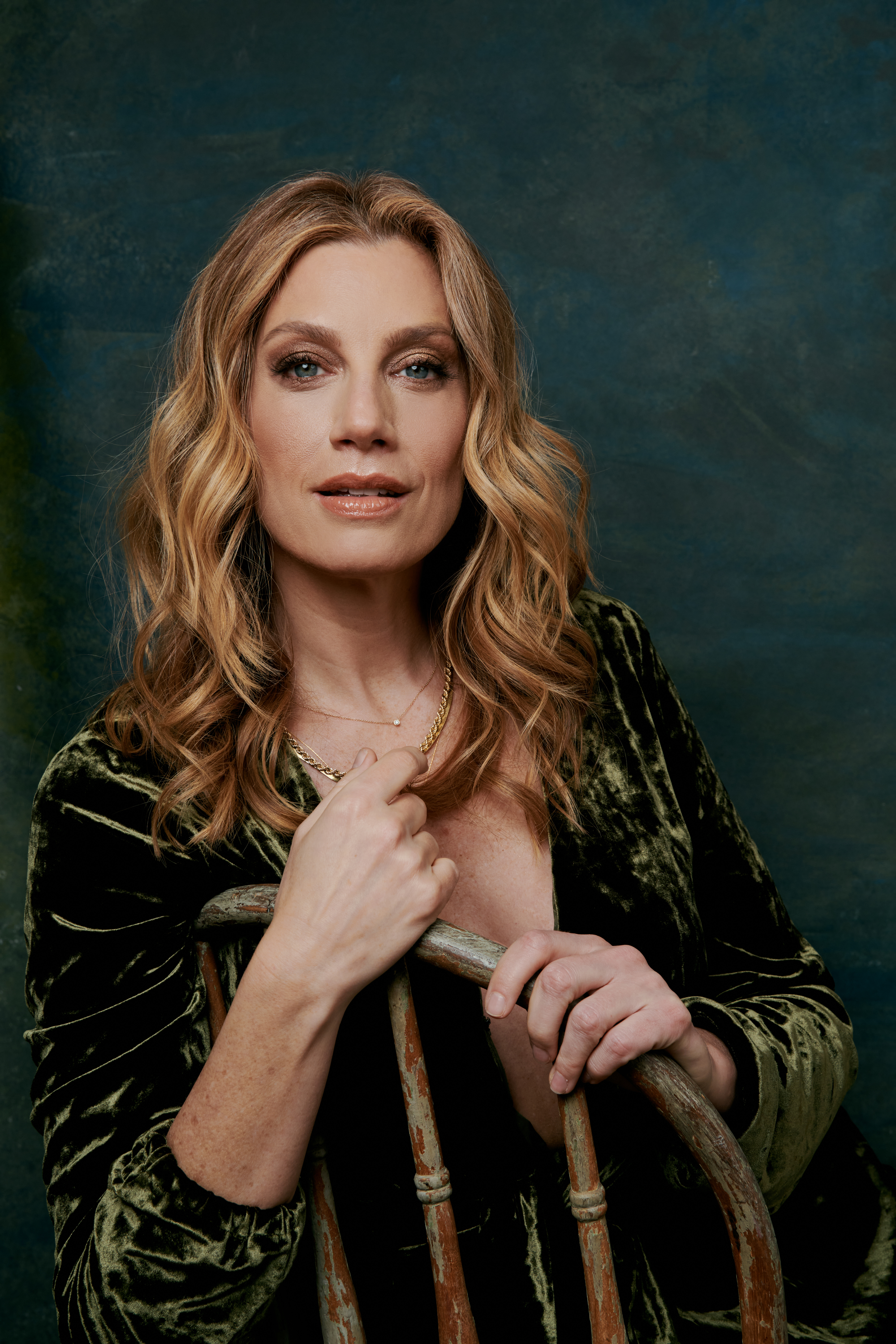 actor Jessica Phillips large photo