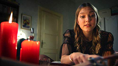 actor Charlotte Krause large photo