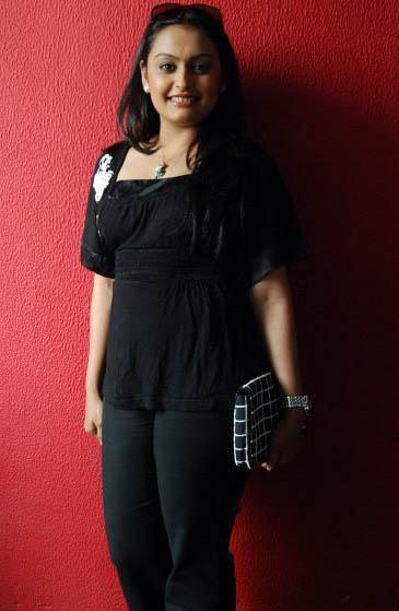 actor Tina Parekh large photo