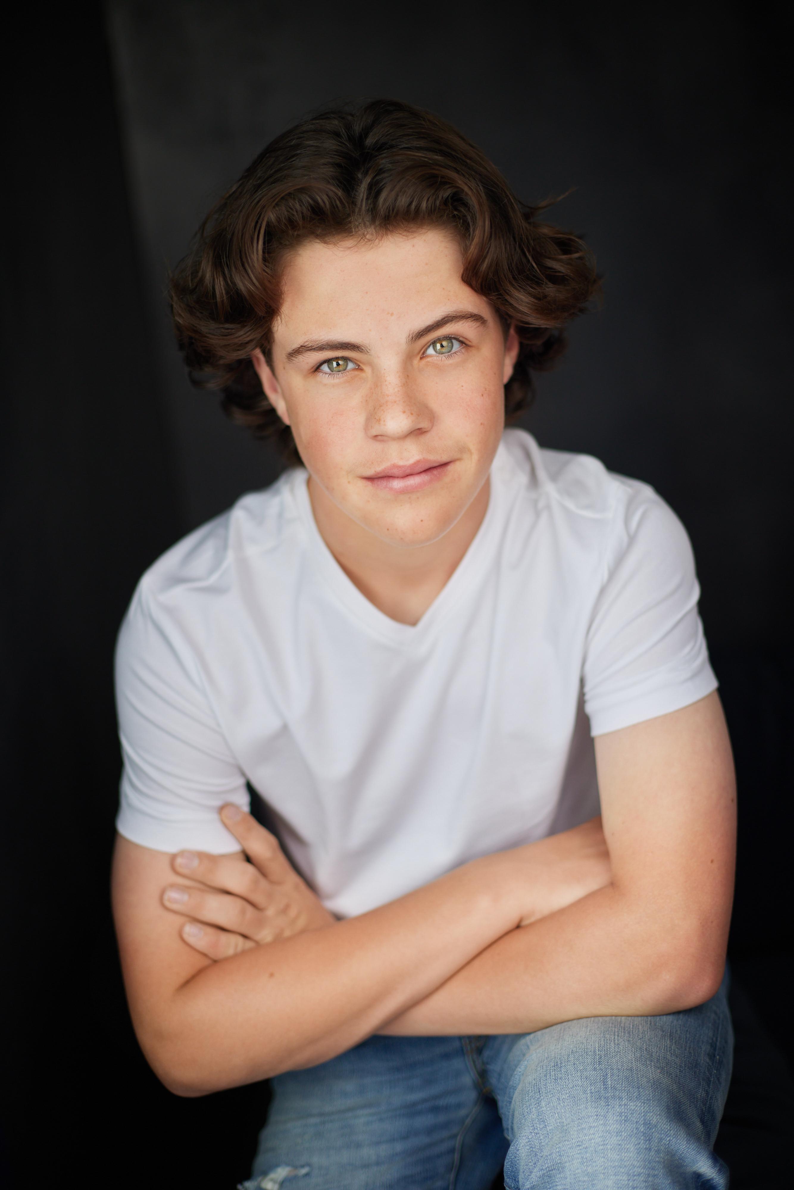 actor Finn Lee-Epp large photo