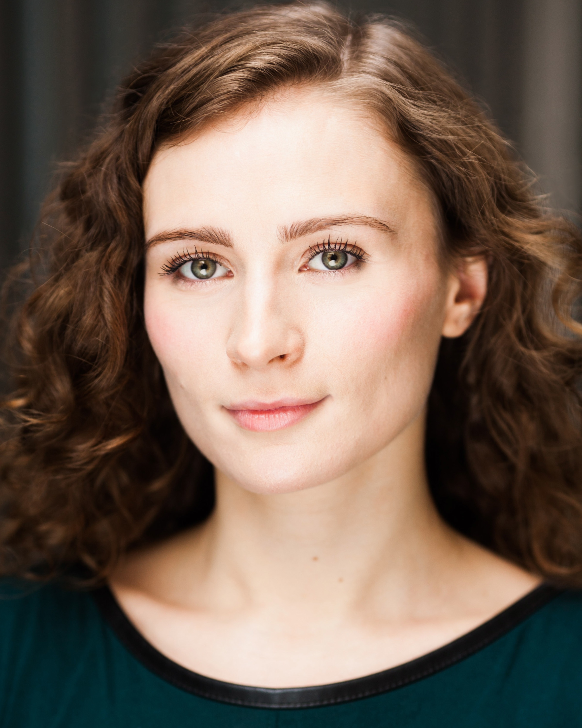 actor Emily Tucker large photo