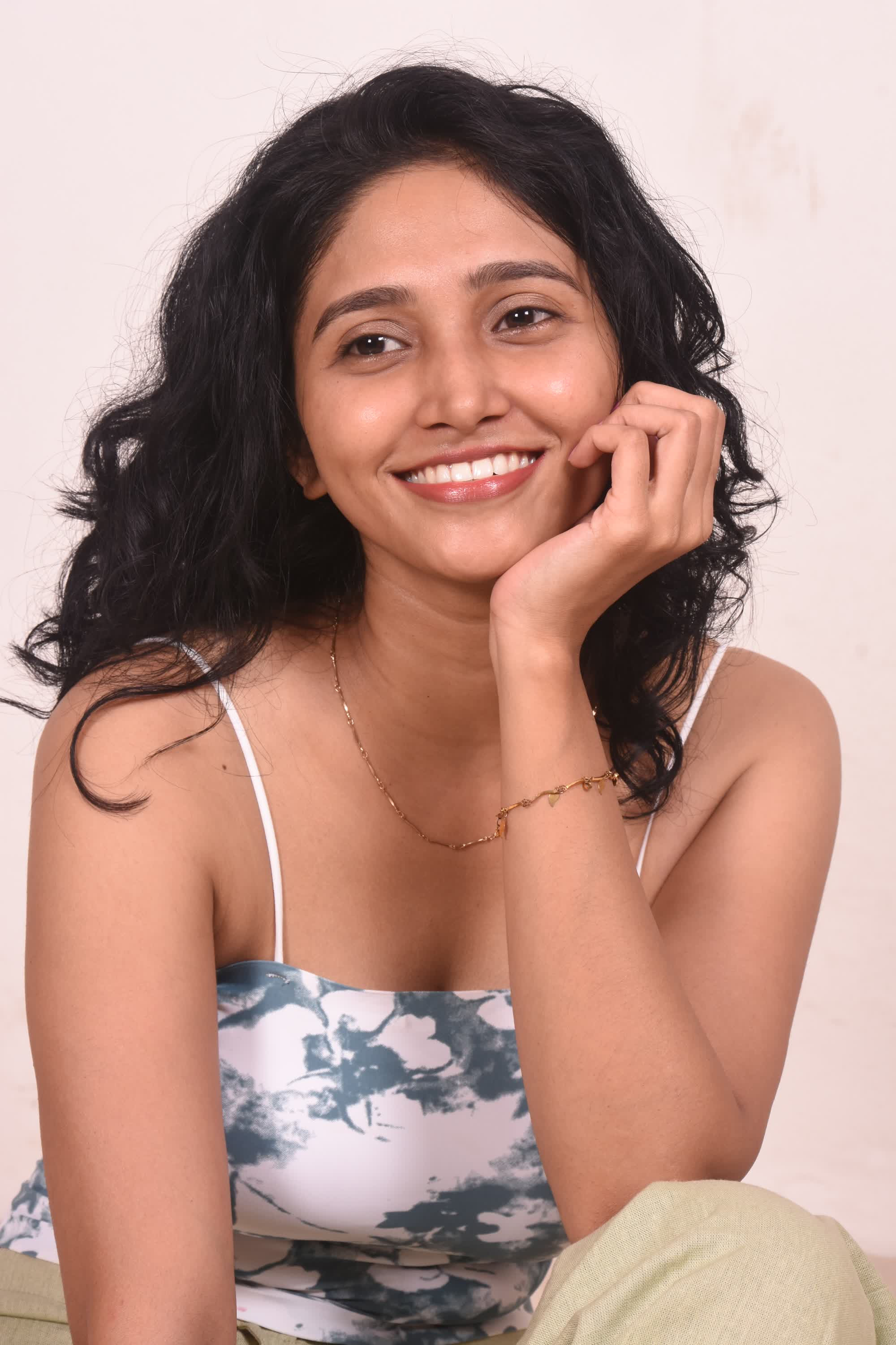 actor Aditi Patil large photo