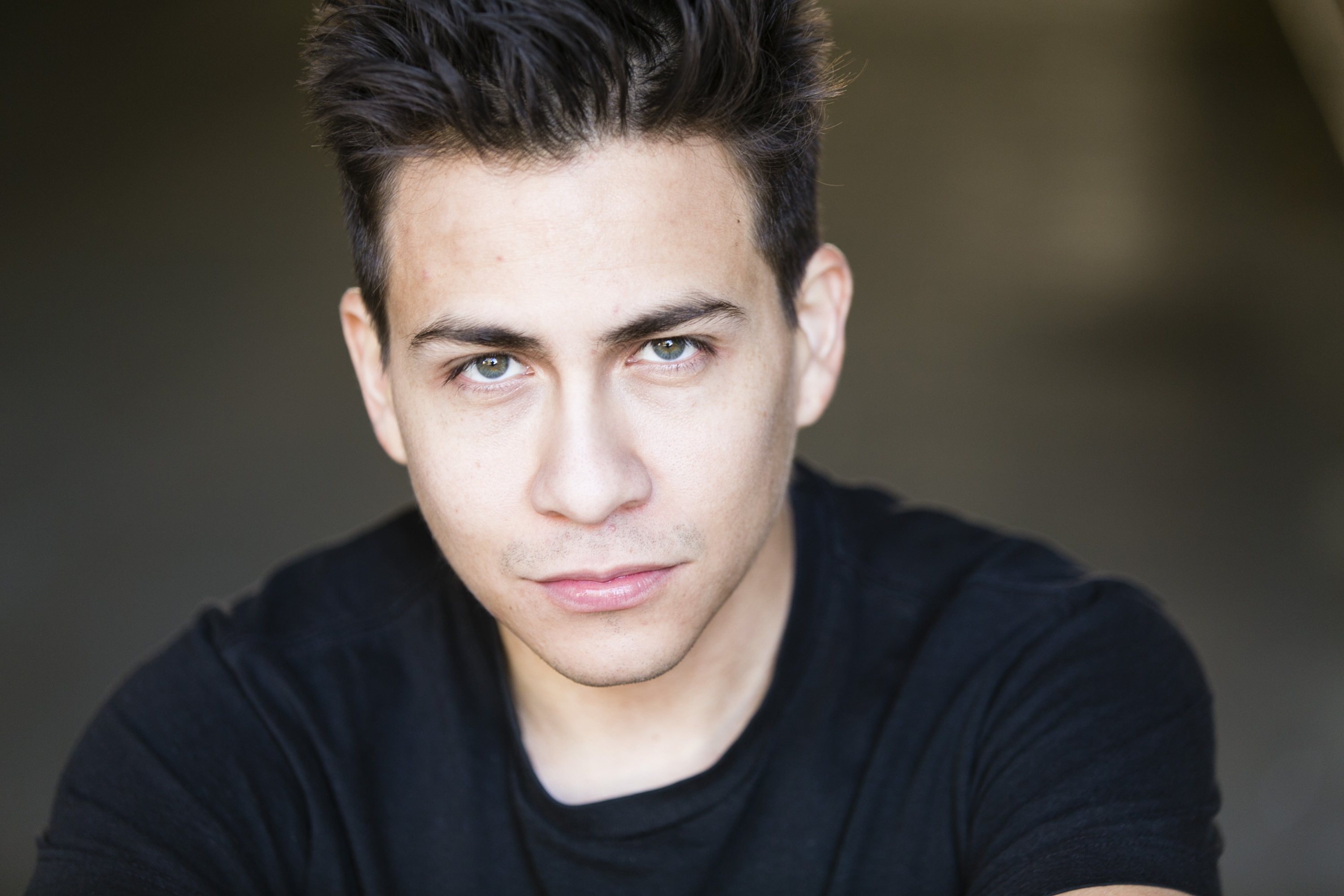 actor Oscar Camacho large photo