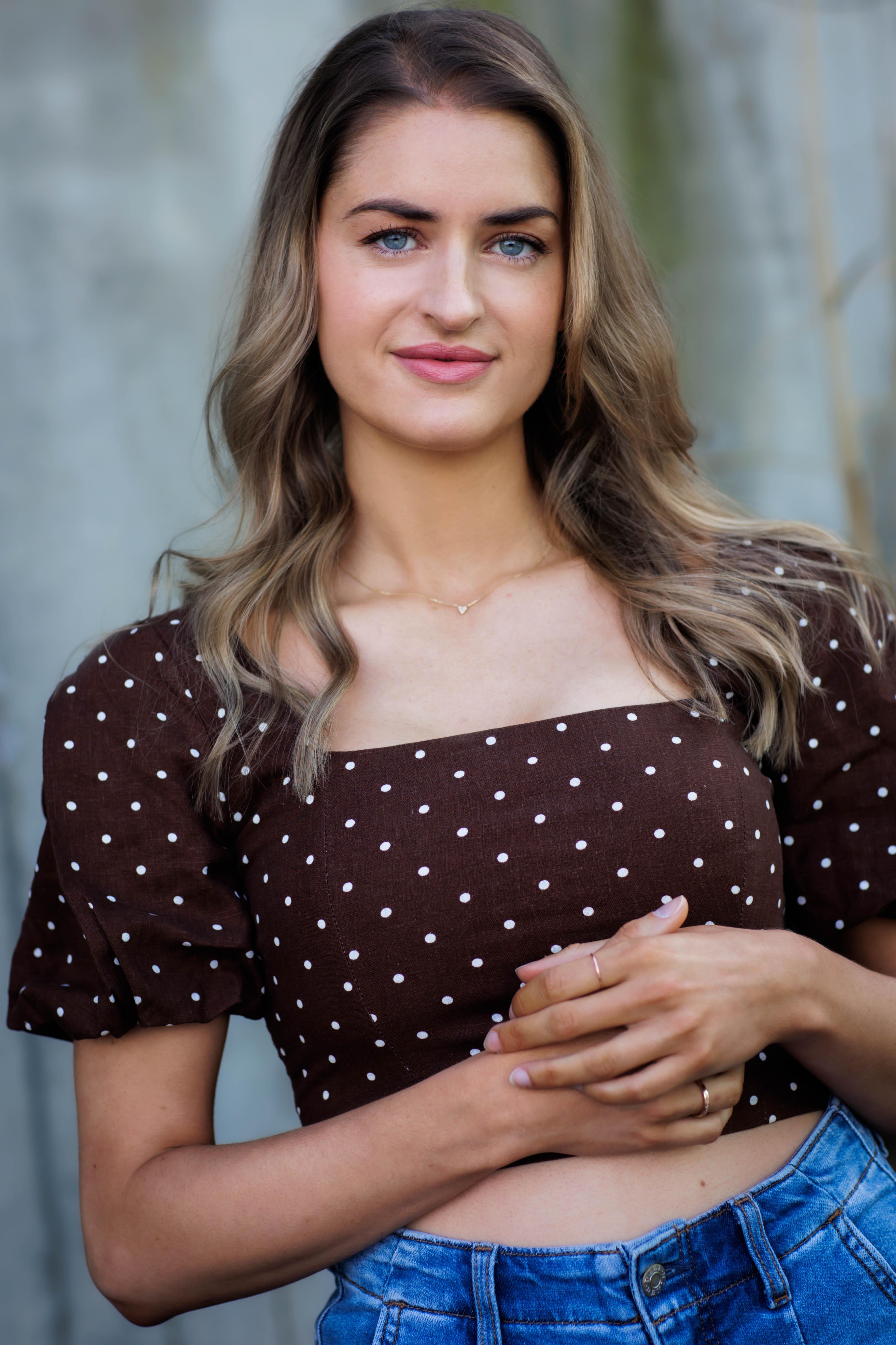 actor Holly Clarke large photo