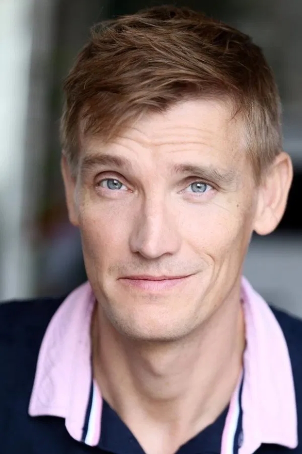 actor Lennard Ridsdale large photo