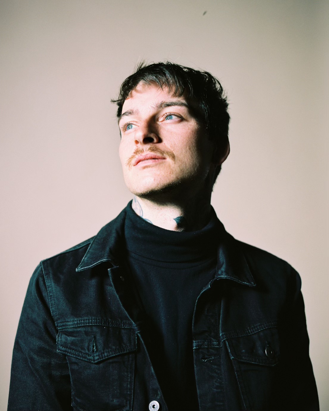 actor Thom Arizmendi large photo