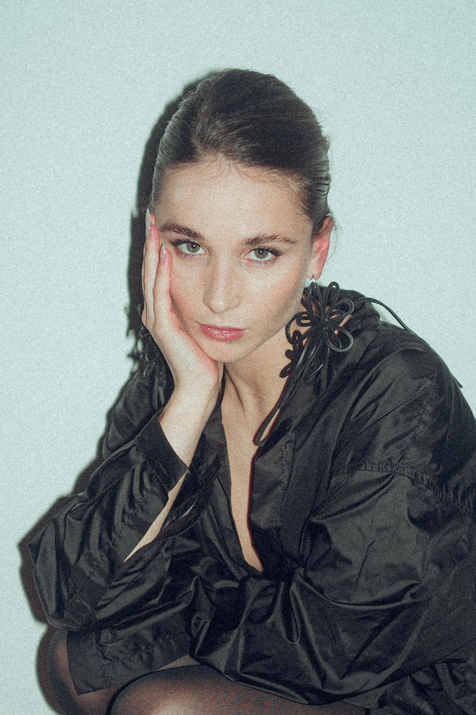 actor Cosima Henman large photo