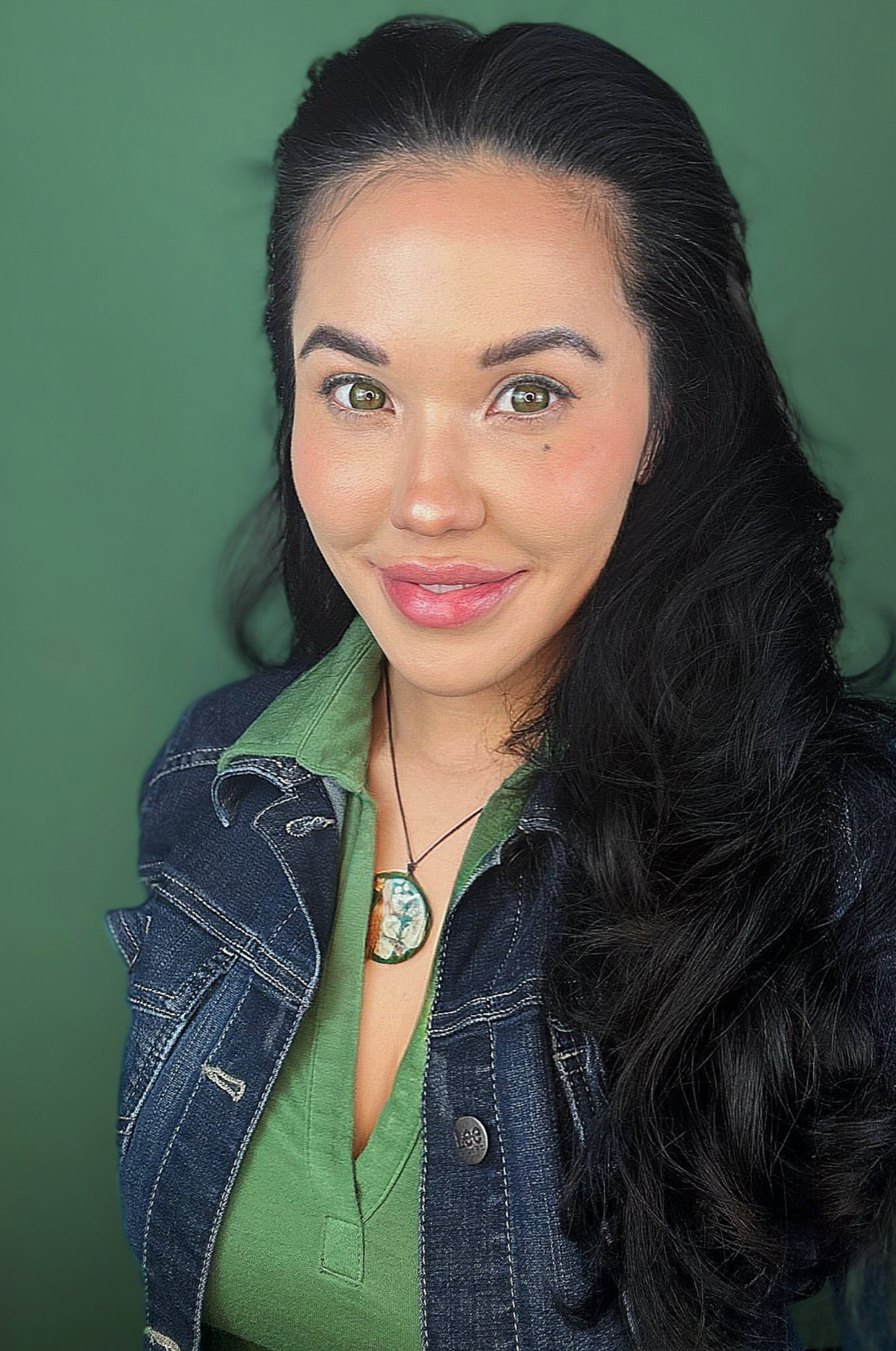 actor Maya Tremblay large photo