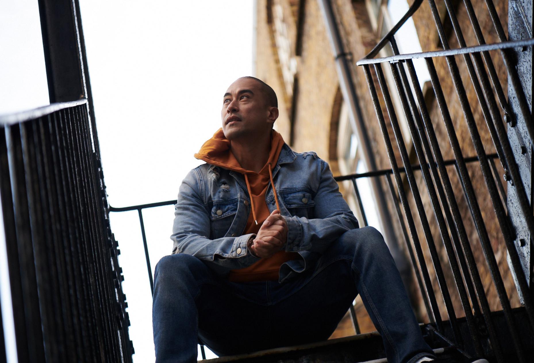 actor Yo Santhaveesuk large photo