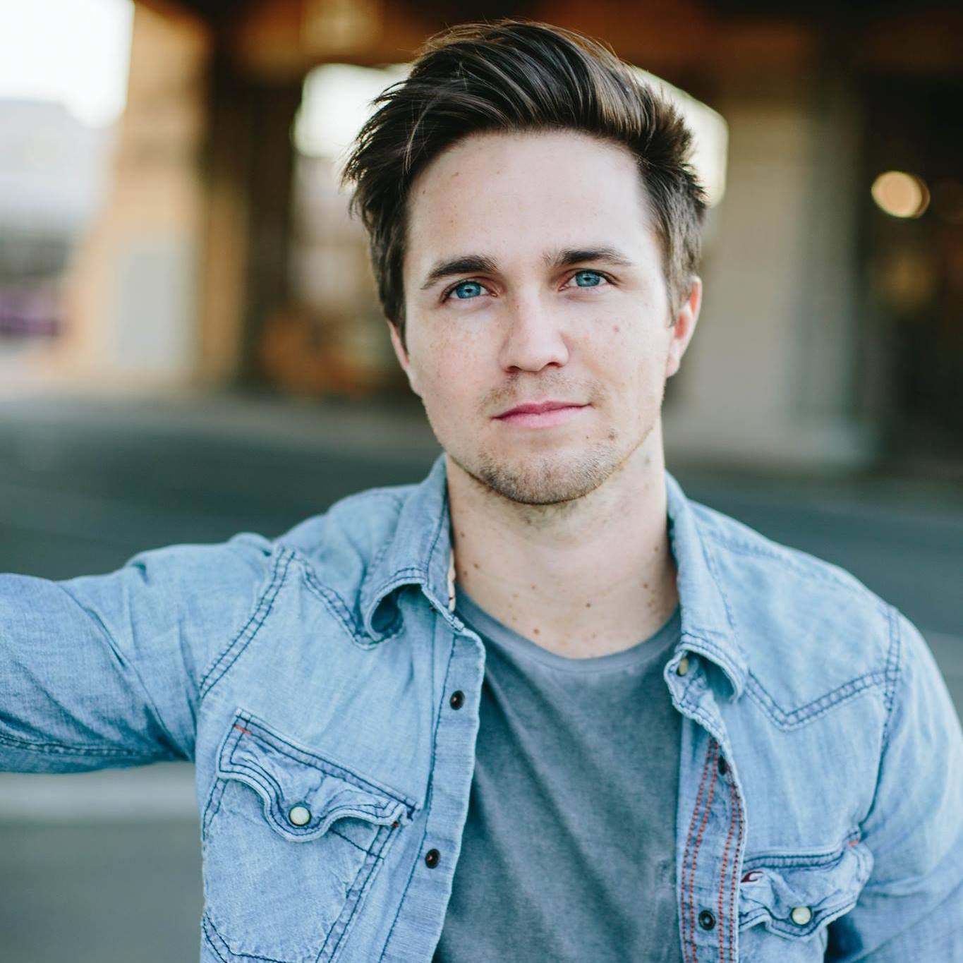 actor Leigh Parker large photo