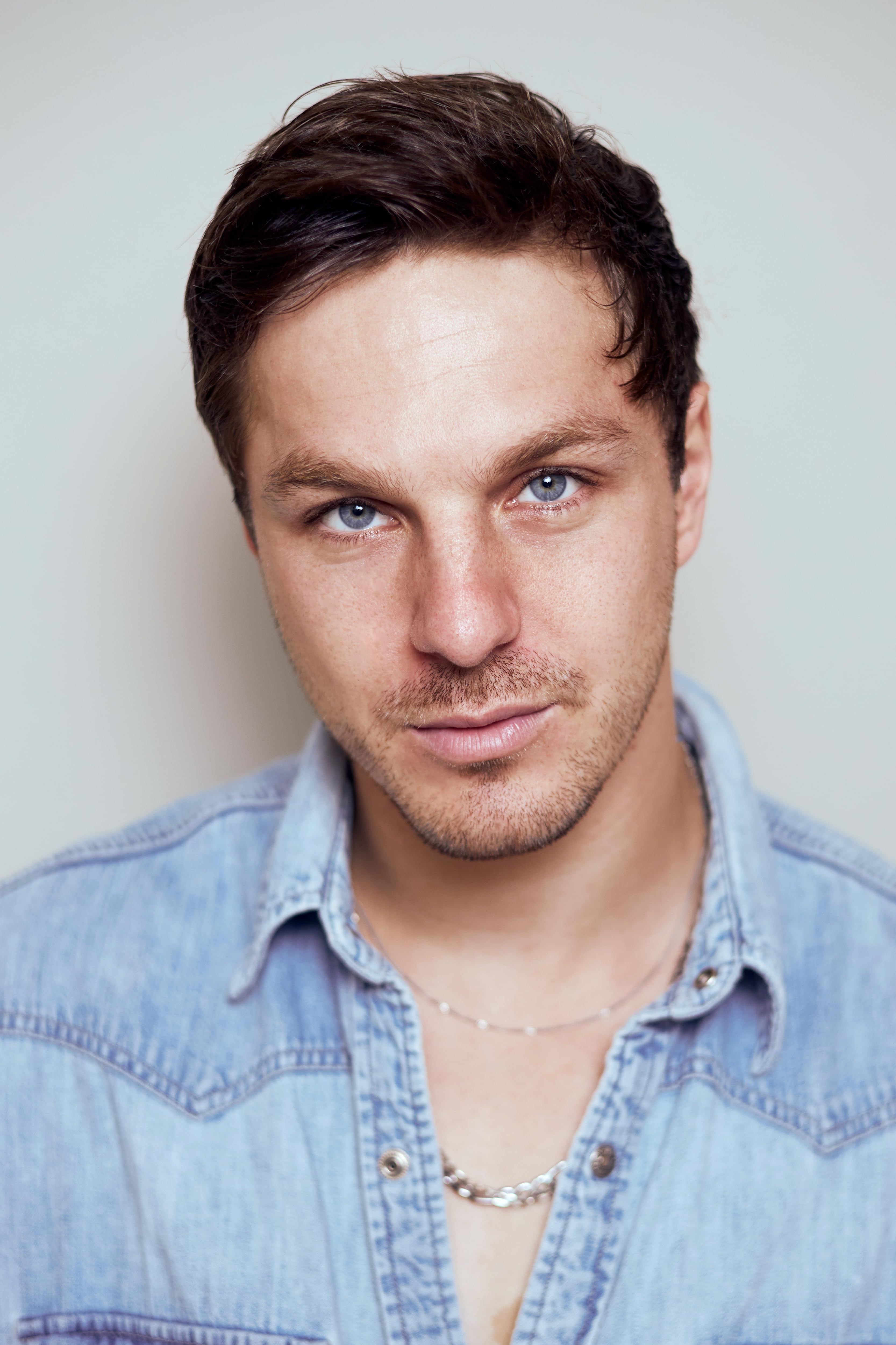 actor Anton Dreger large photo