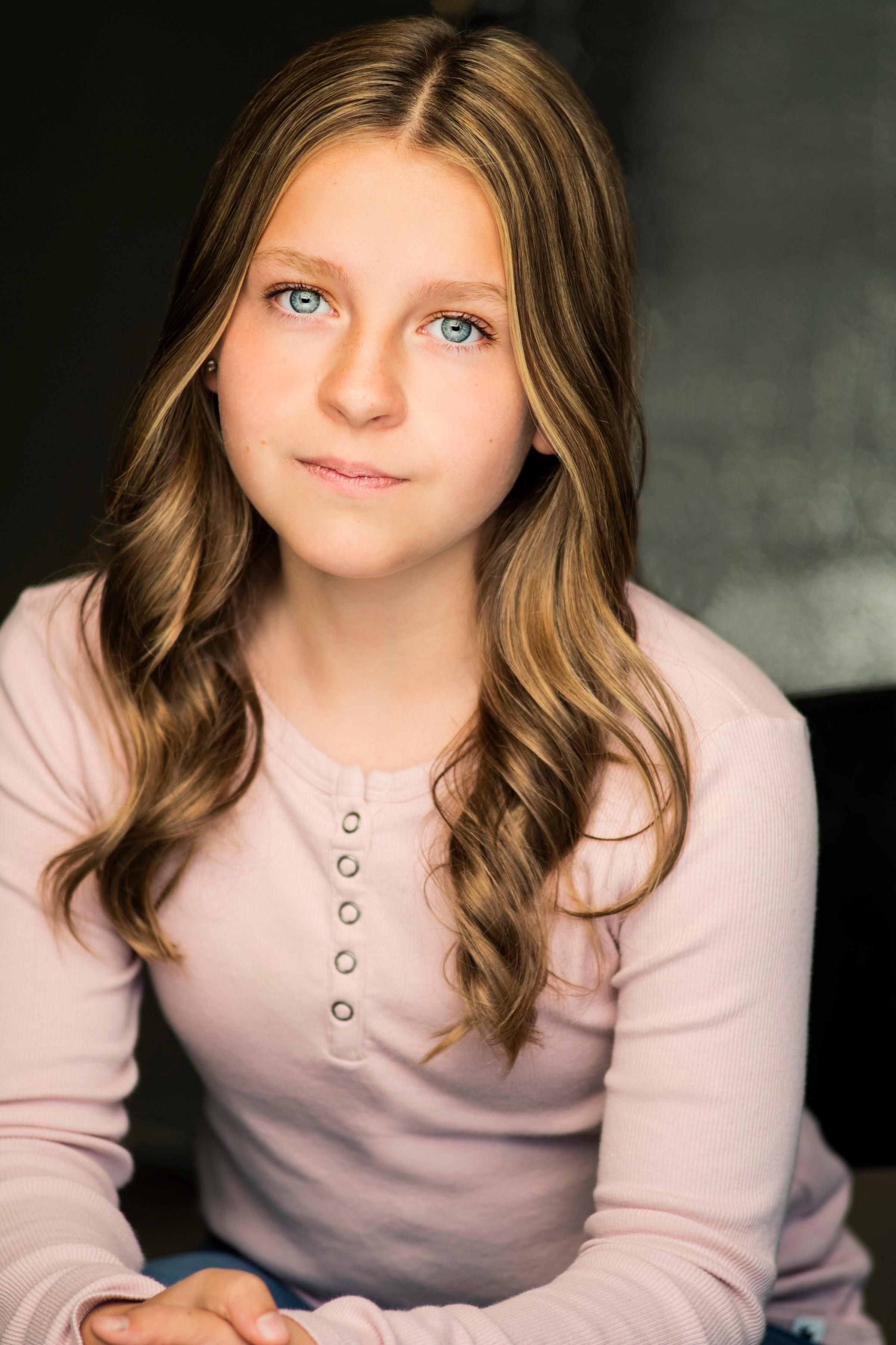 actor Maggie McCormick large photo