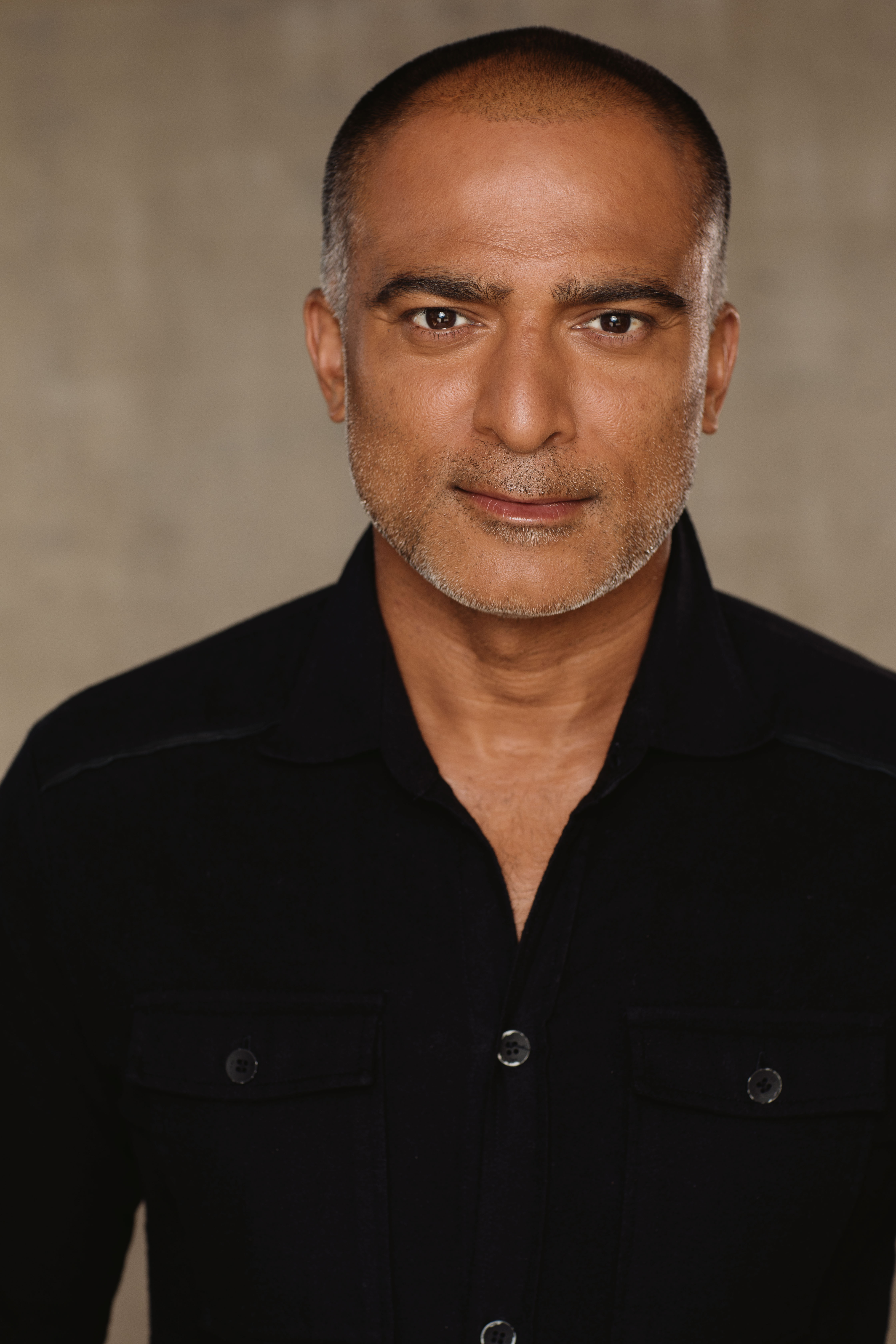 actor Warren Pereira large photo