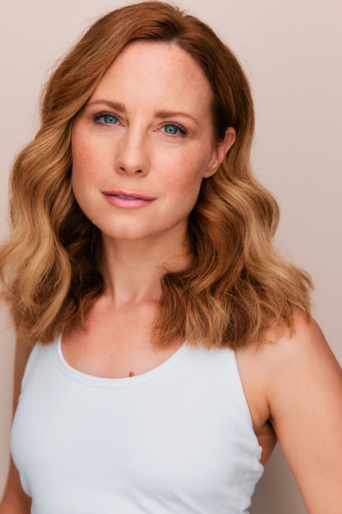 actor Erica Spyres large photo