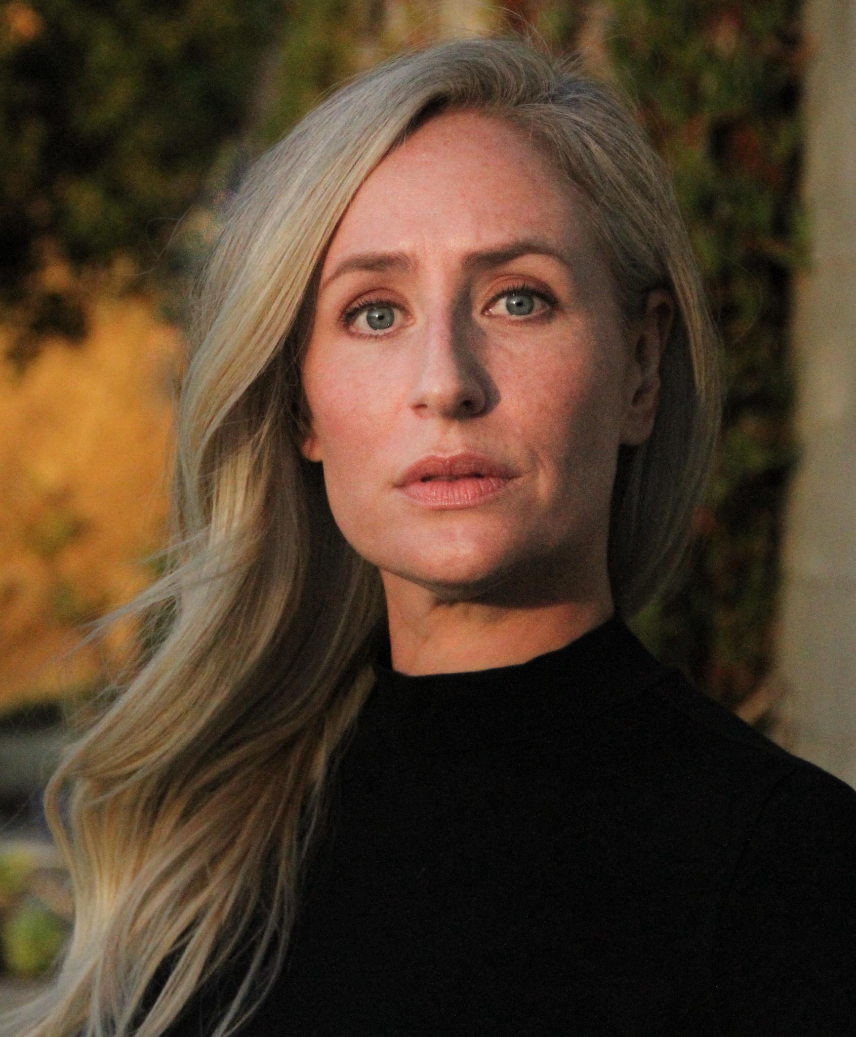 actor Josette Eales large photo