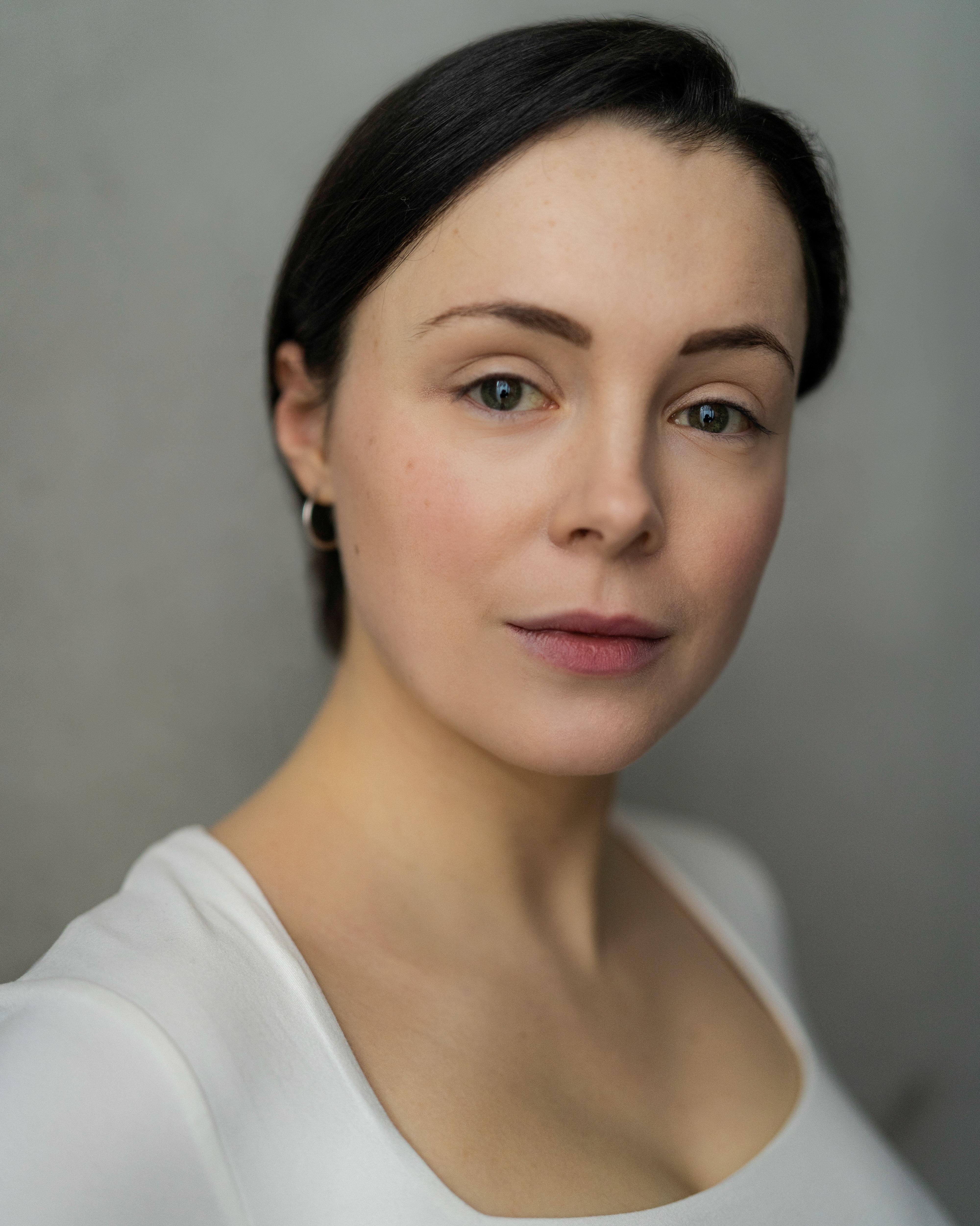 actor Victoria Lucie large photo