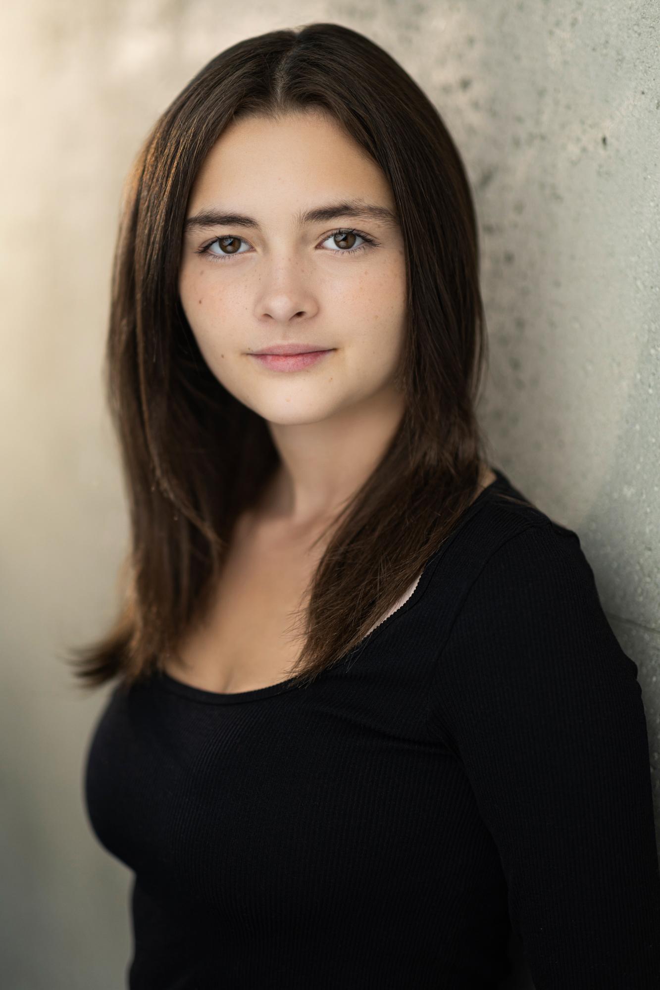 actor Bella Leonardo large photo