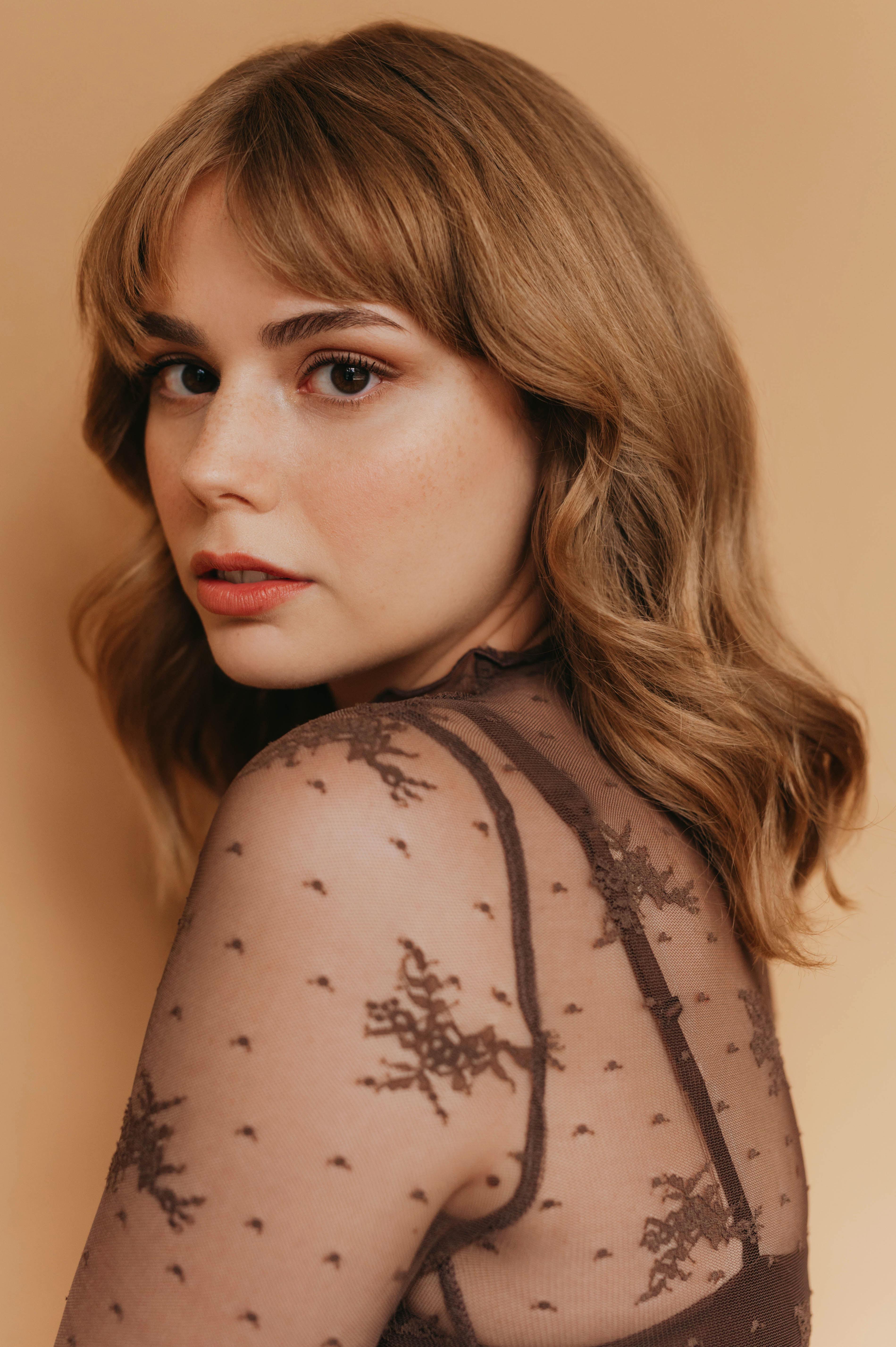 actor Isabelle Ellis large photo