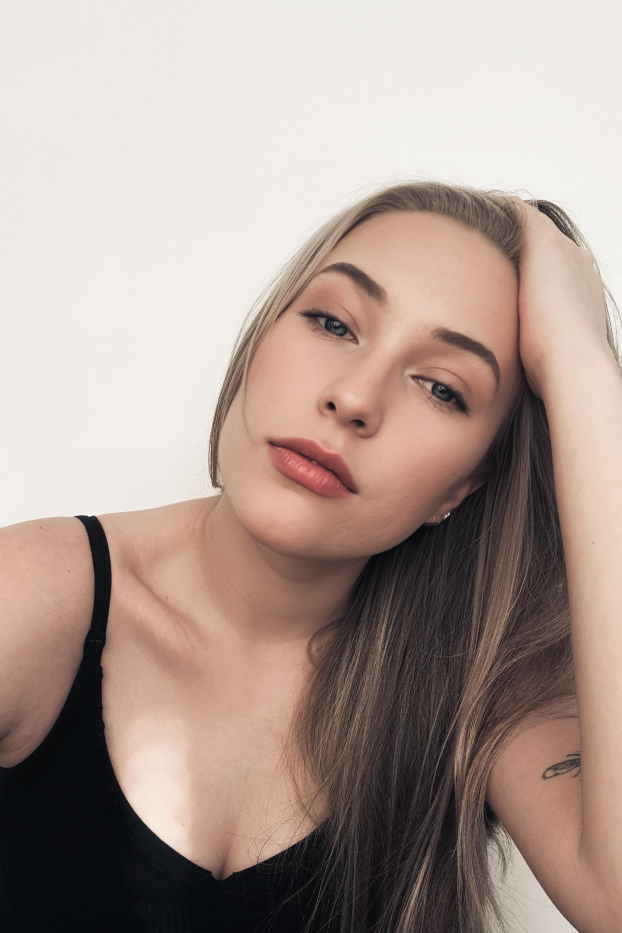 actor Montana Wyck large photo