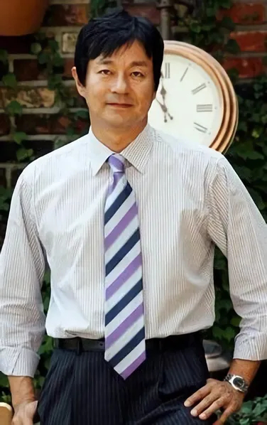 actor Jeong-Hoon Lee large photo