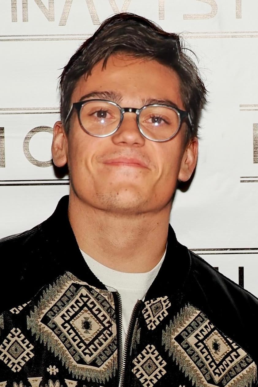 actor Alex Keever large photo