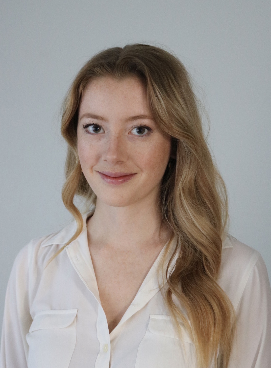 actor Alexandra Roth large photo