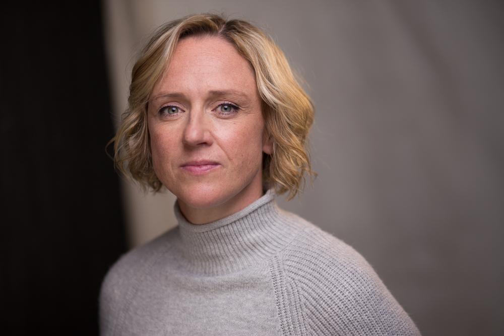 actor Lesley Hart large photo