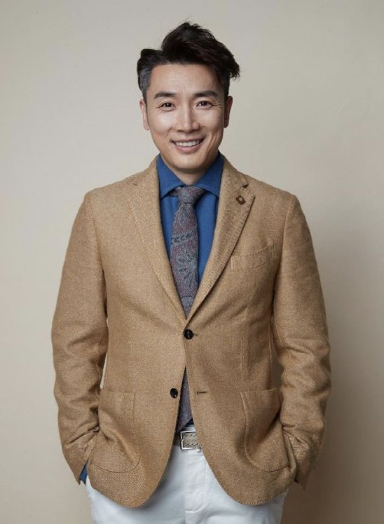 actor Seung Hyun Baek large photo