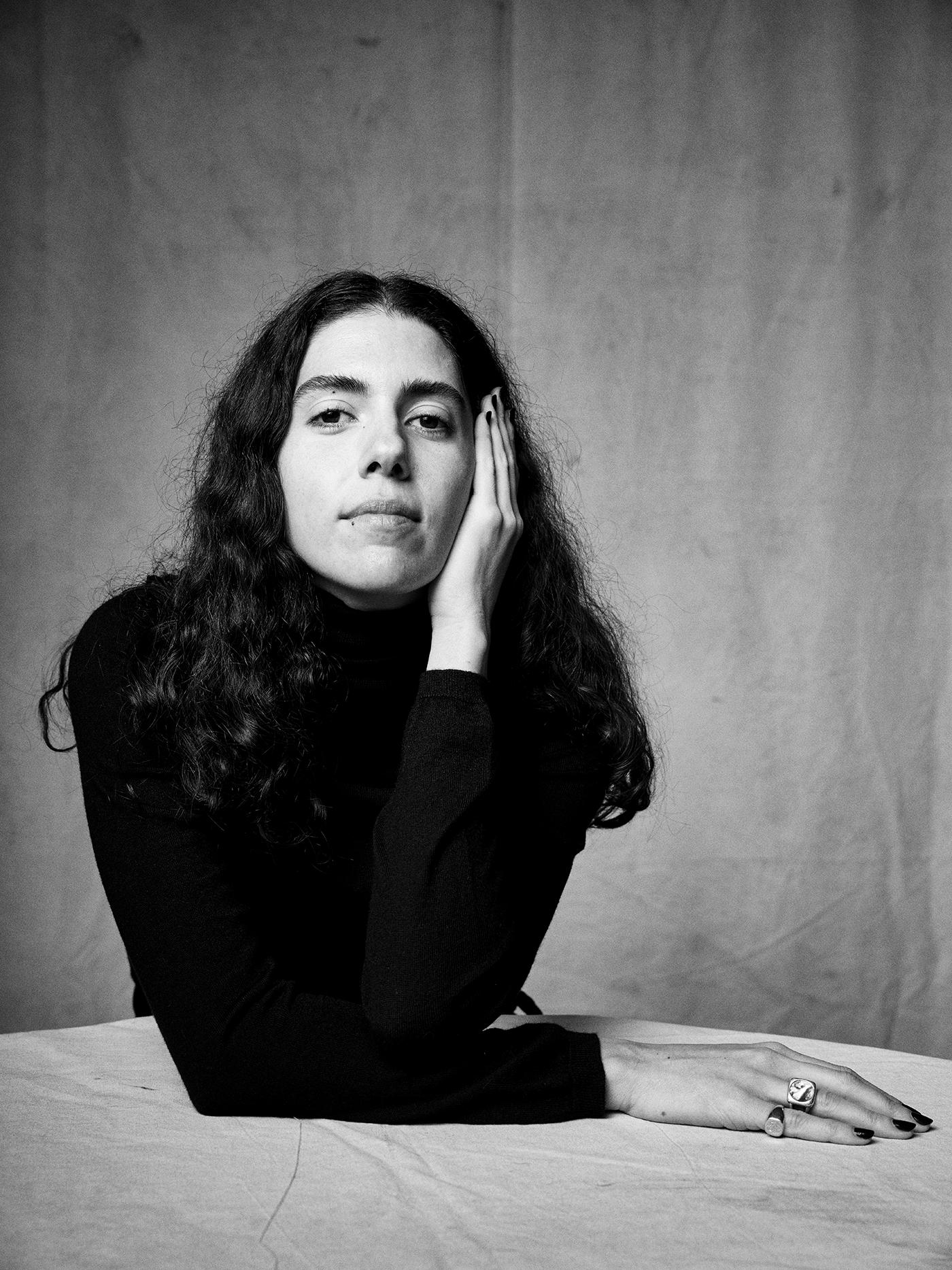 actor Cemre Ebuzziya large photo