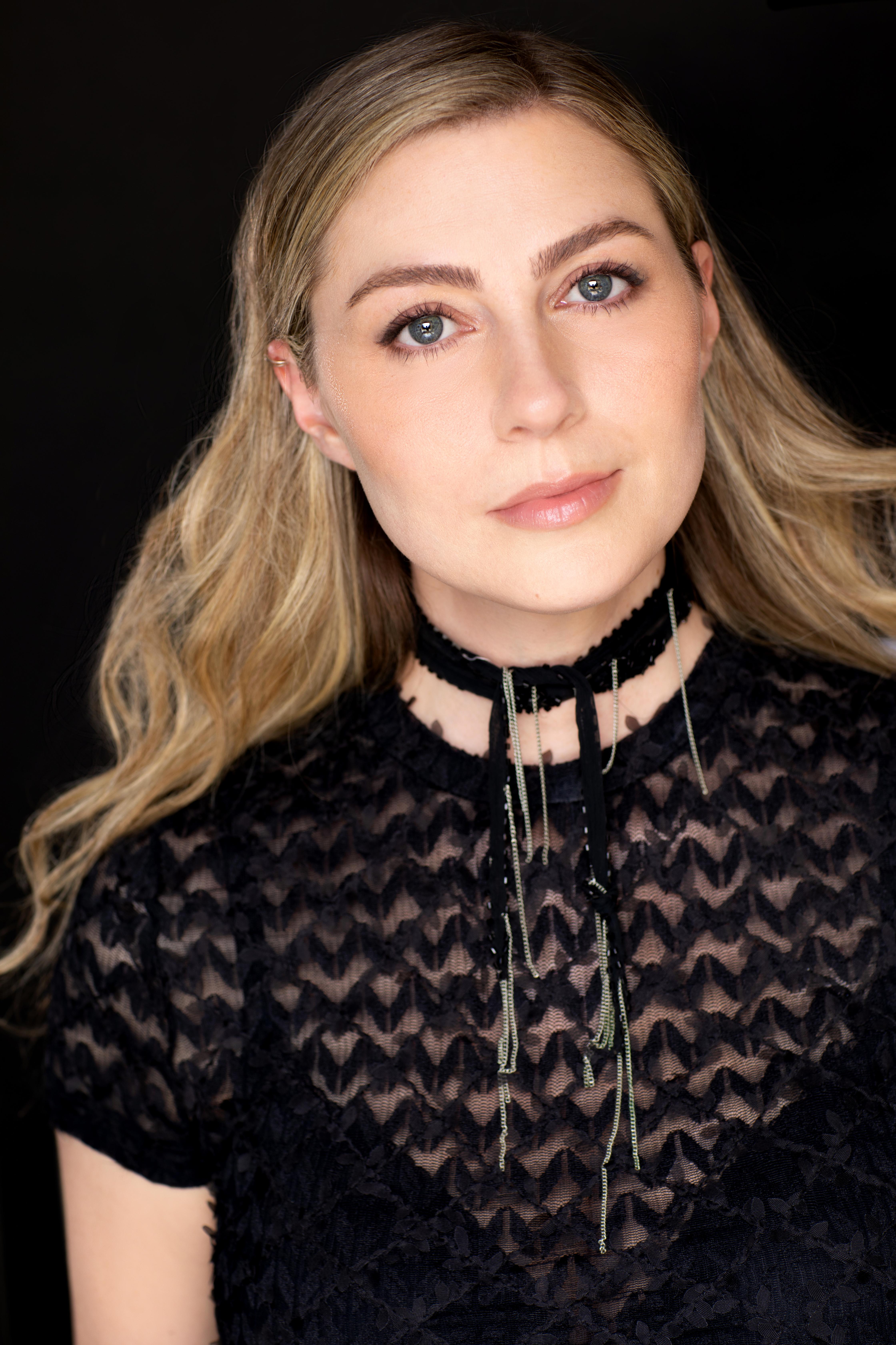 actor Katie Wilson large photo