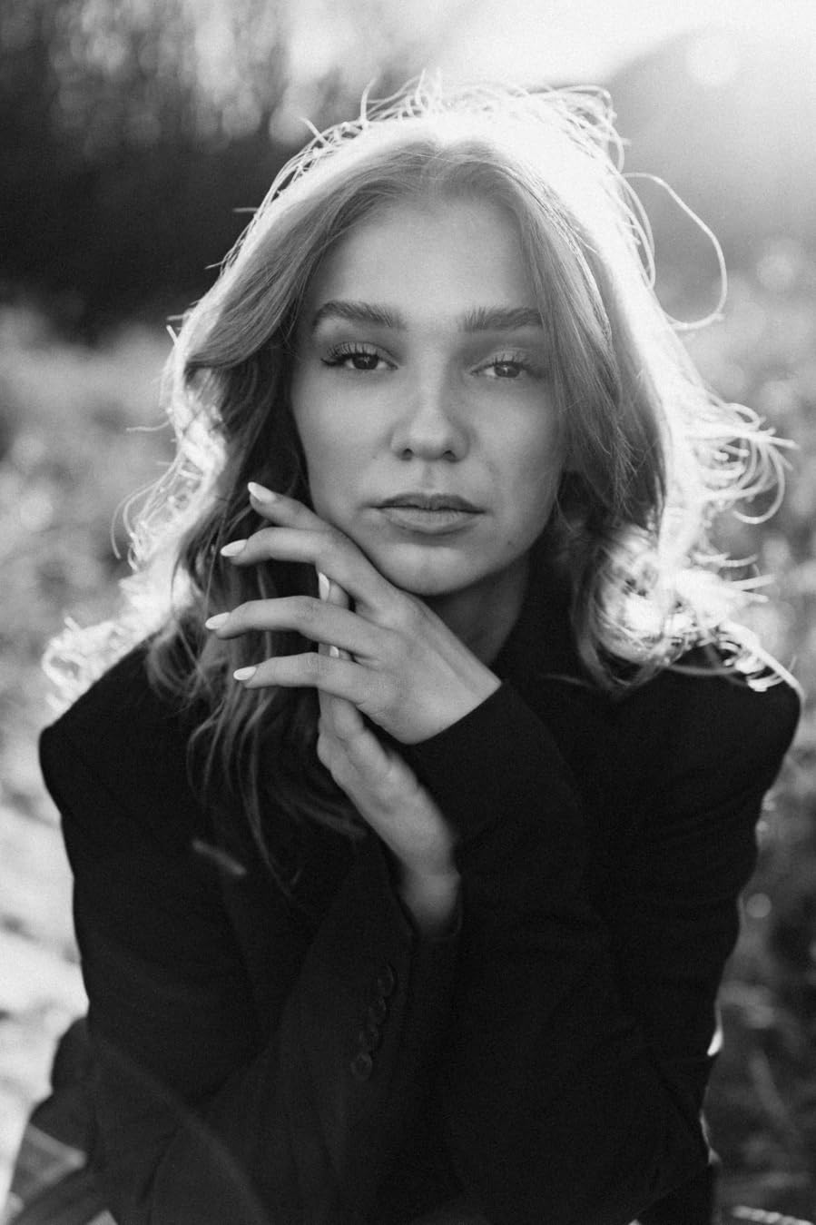 actor Emily James large photo