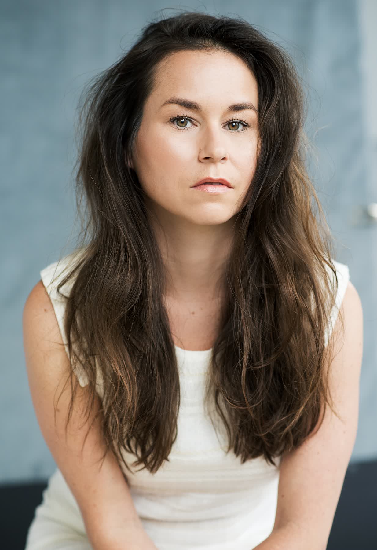 actor Émilie Gilbert large photo