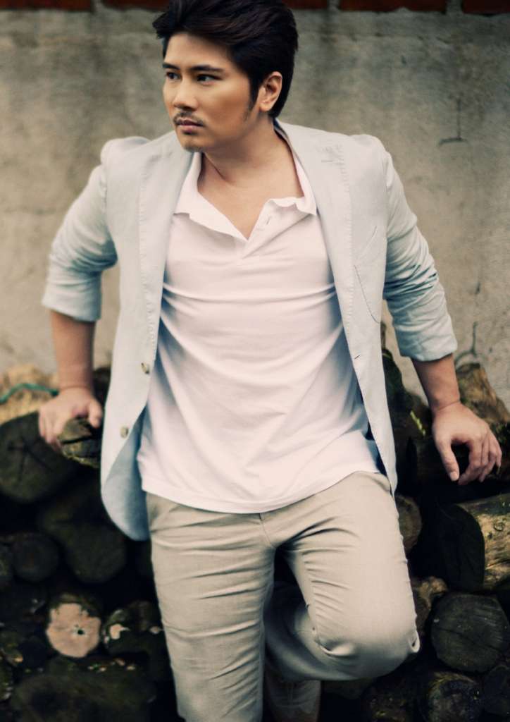 actor Janno Gibbs large photo