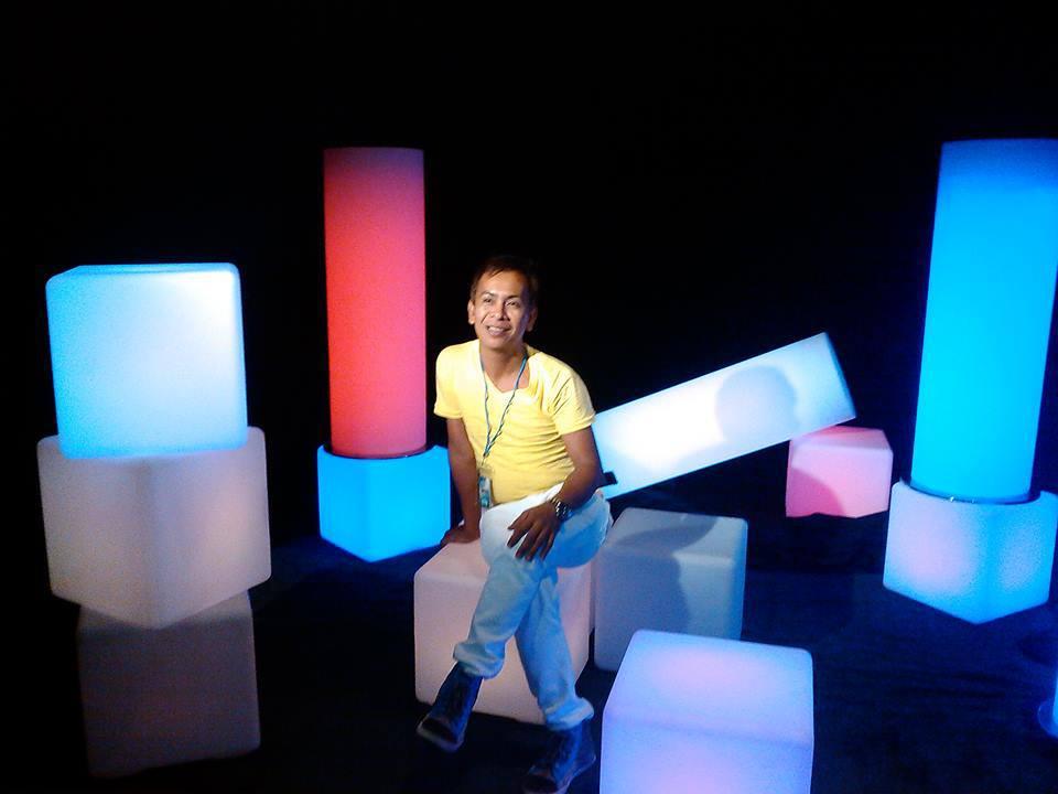 actor Robert Santos large photo