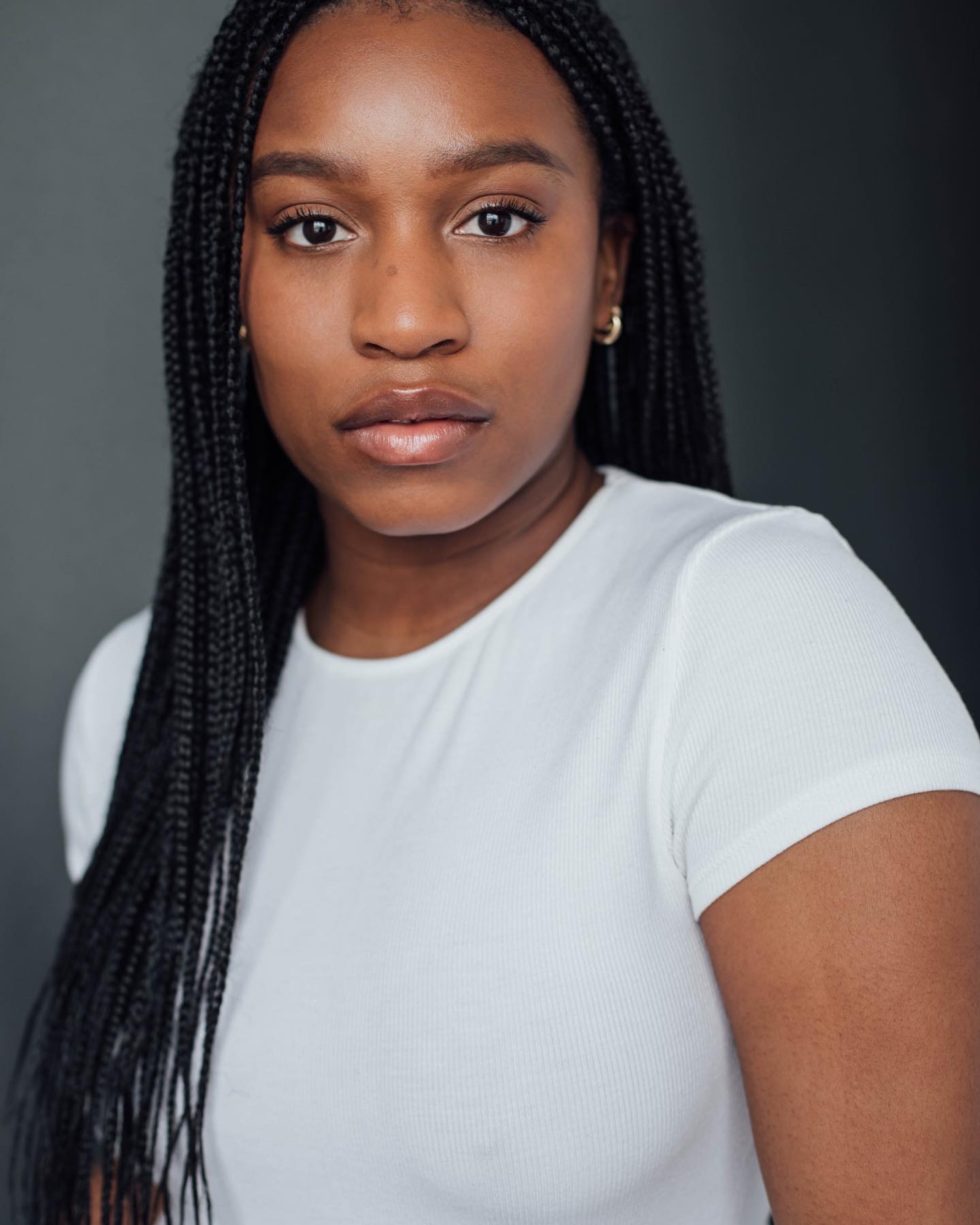 actor Sierra Holder large photo