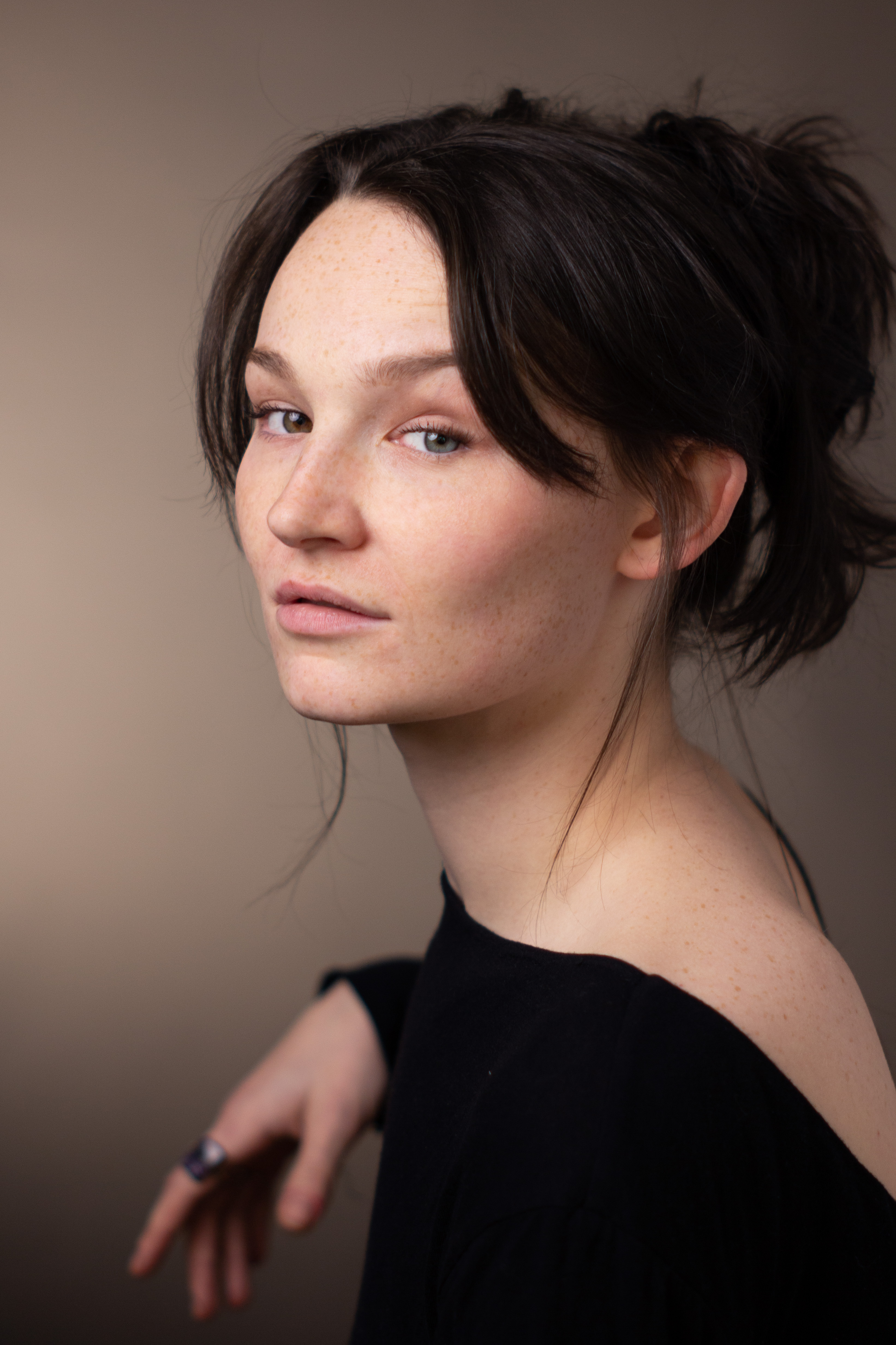 actor Jess Douglas-Welsh large photo