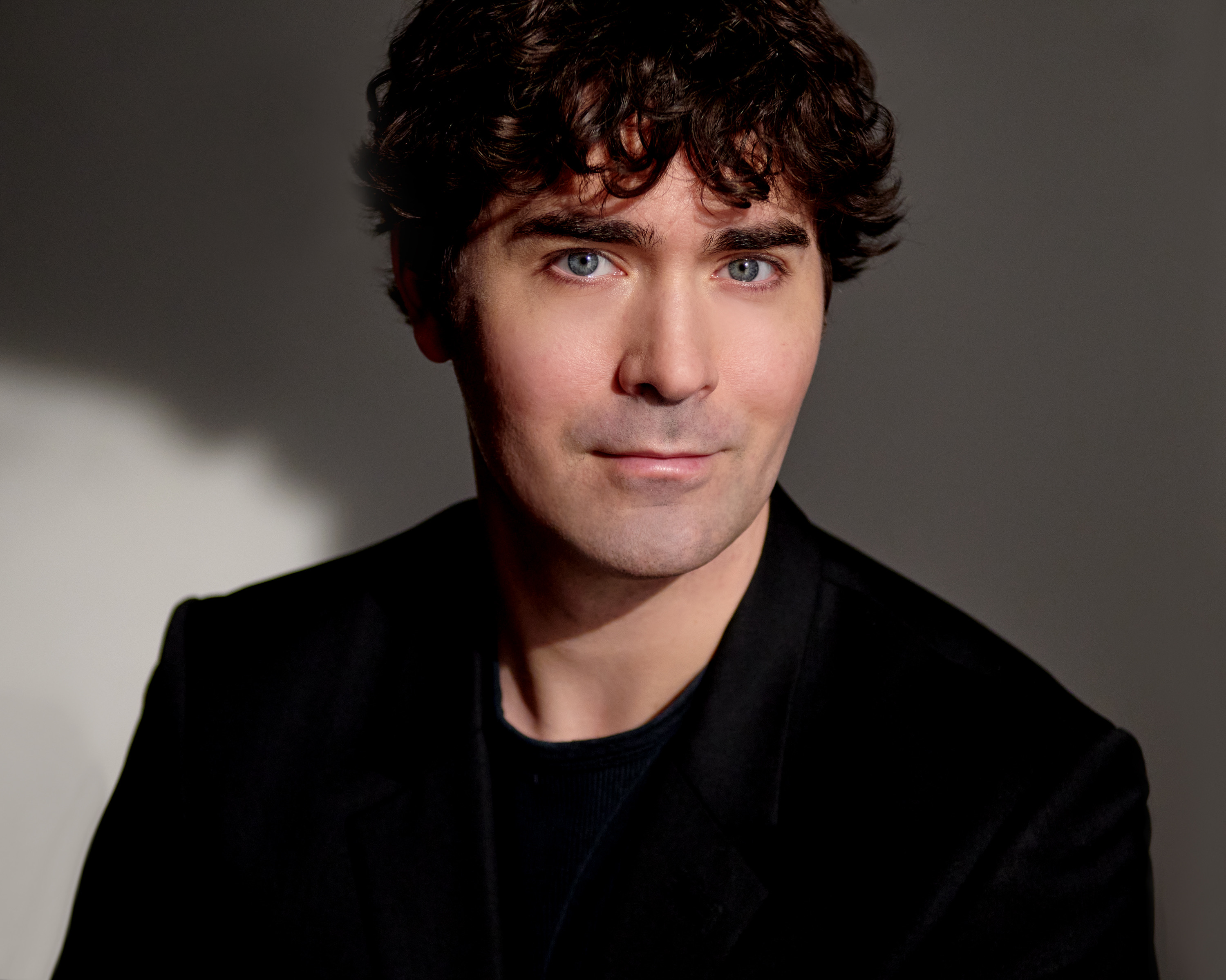 actor Alex Furber large photo