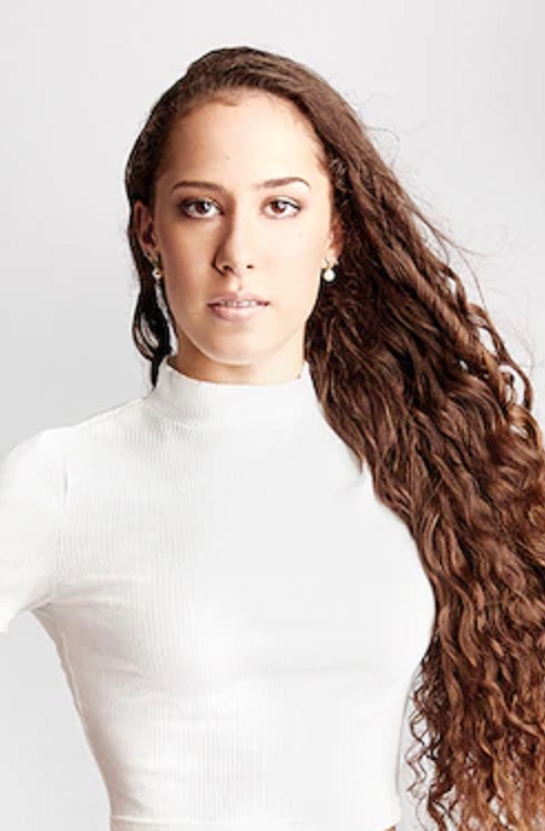 actor Evie Ferris large photo