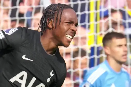 [Highlights] Incredible hang time! Odobel's lob into the box, Tel leaps high for a header that hits the crossbar