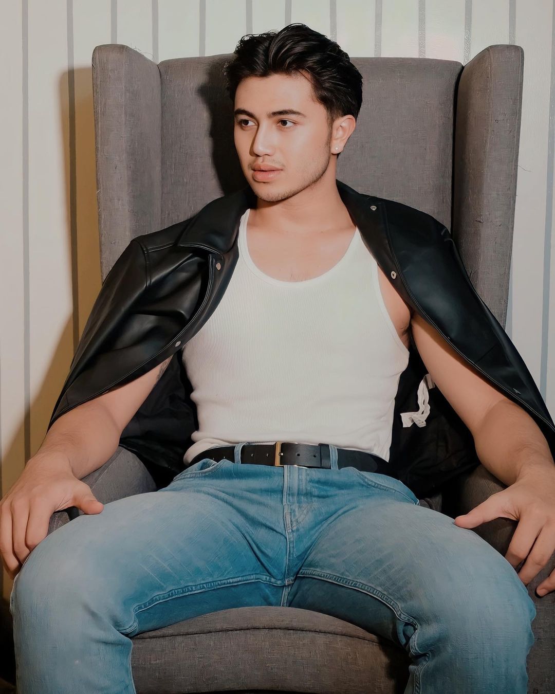 actor Itan Magnaye large photo