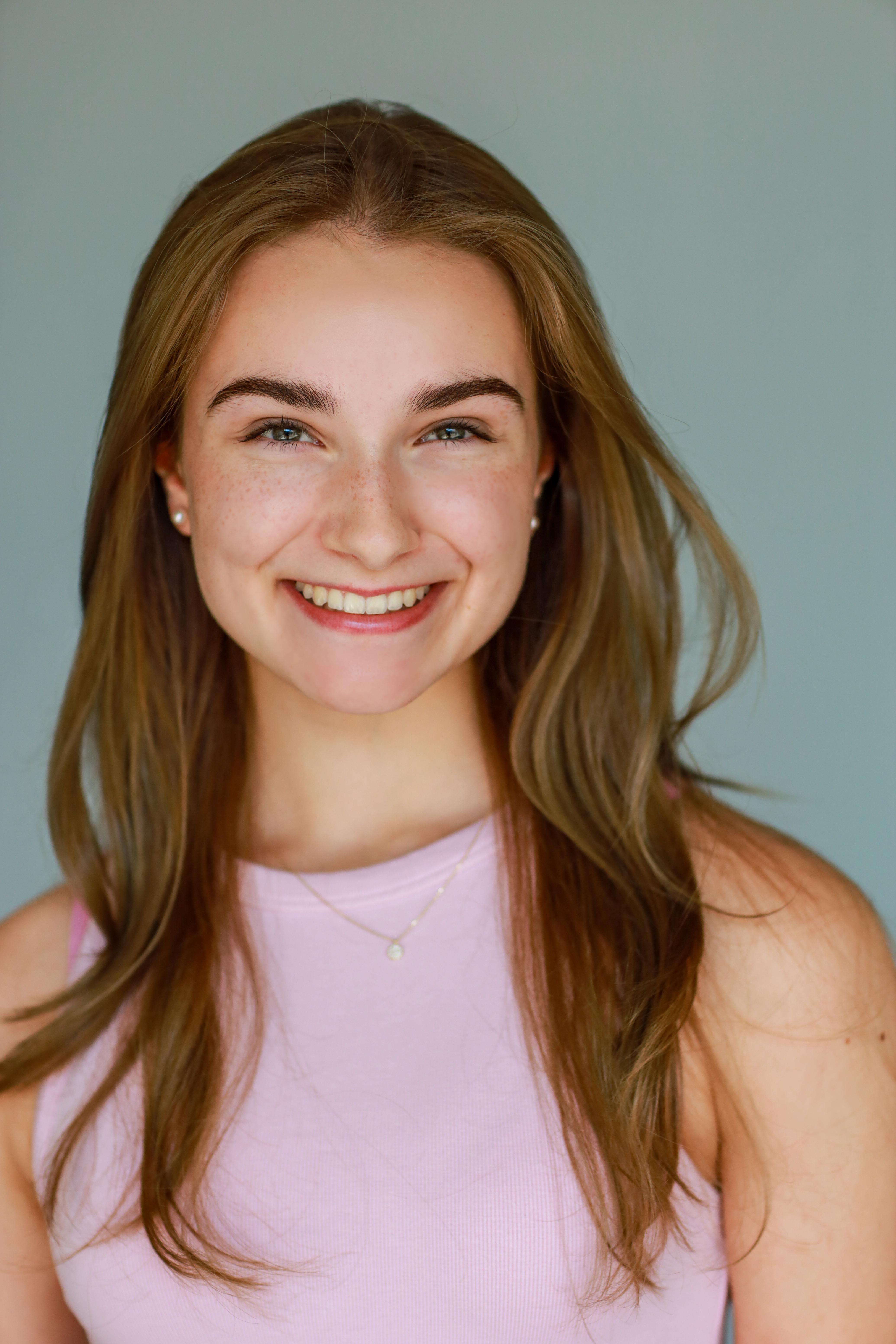 actor Kira Kortenbach large photo