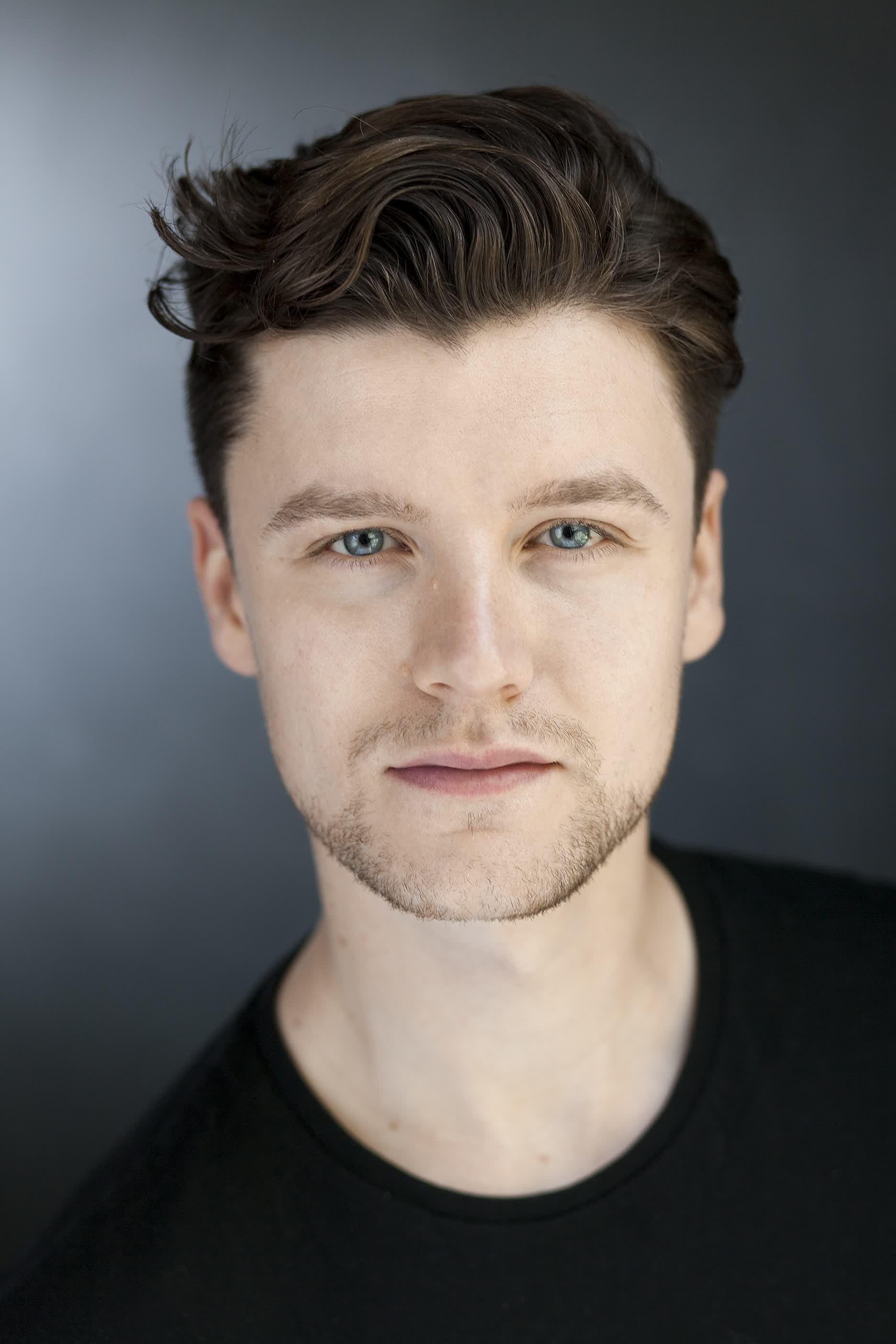 actor Hector Moss large photo