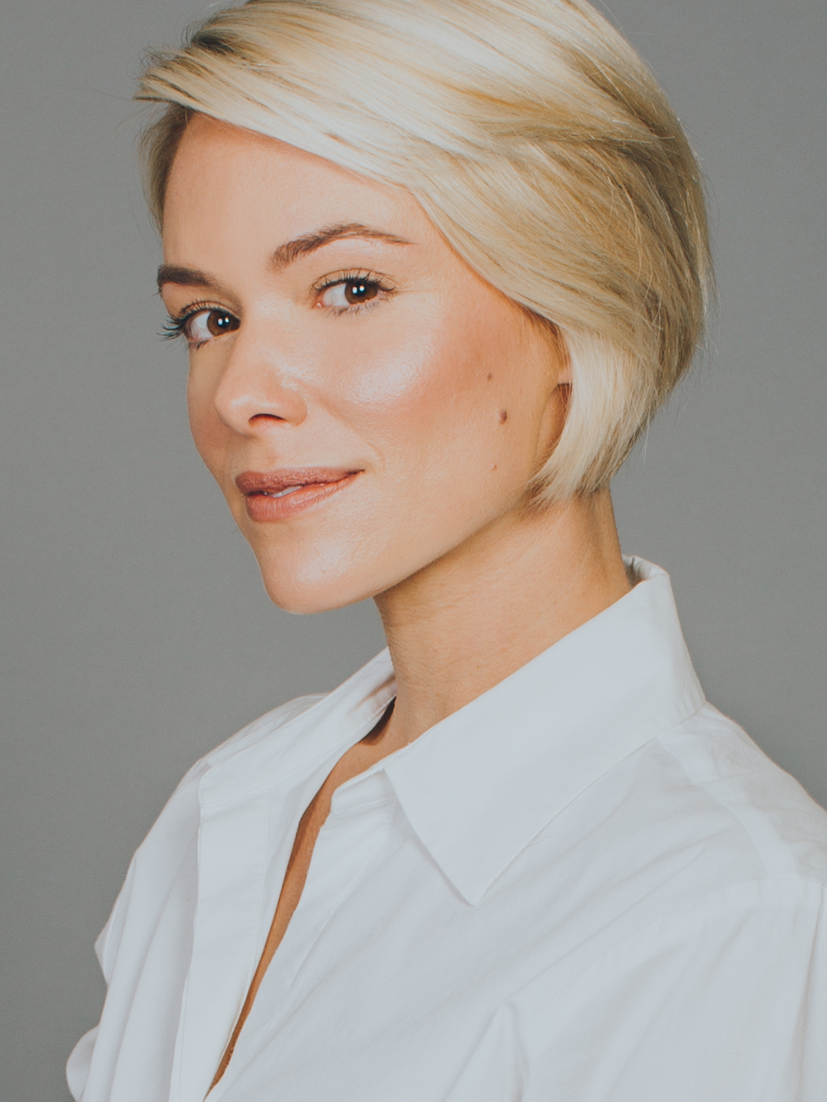 actor Nicole Herold large photo