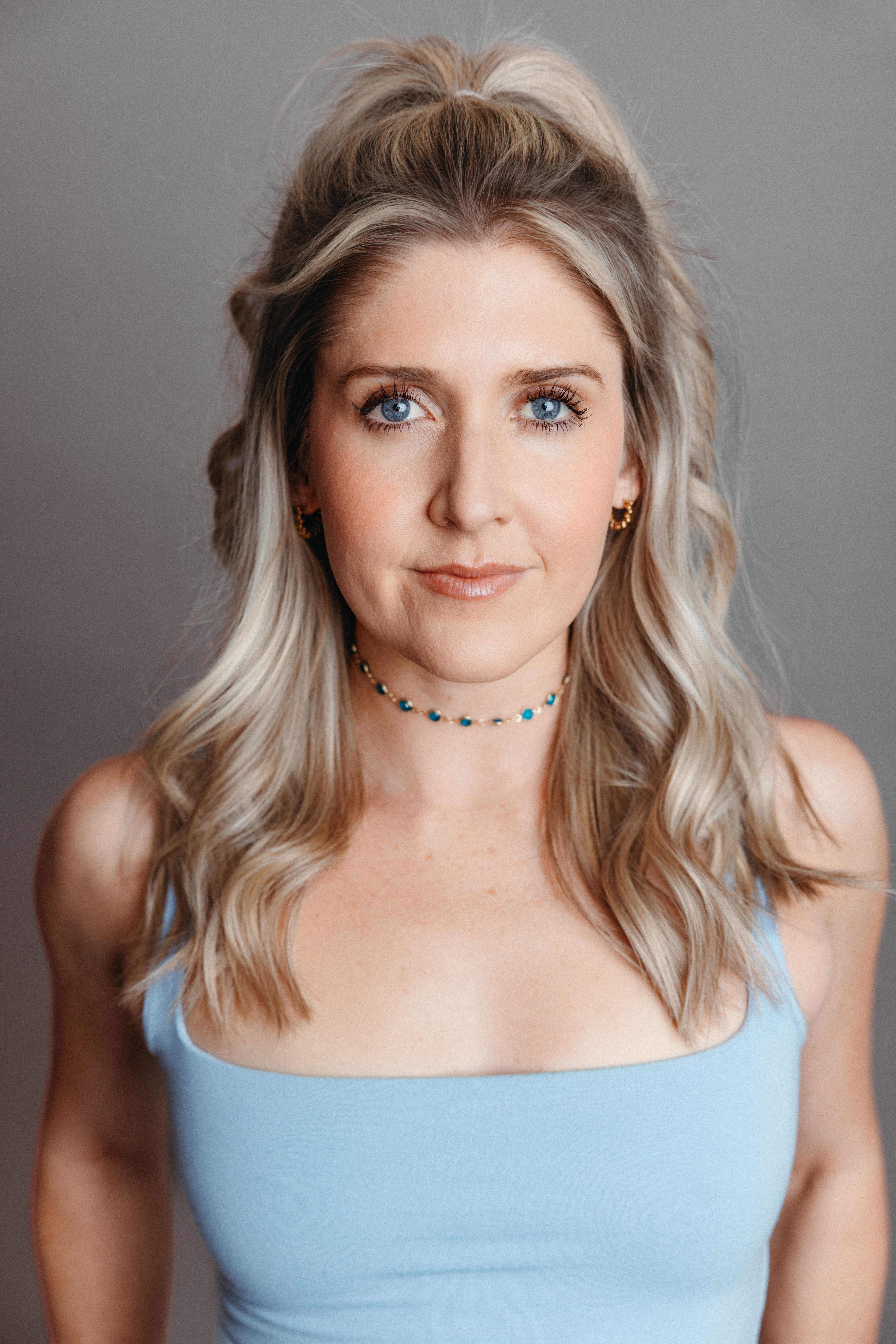 actor Kelsie McDonald large photo