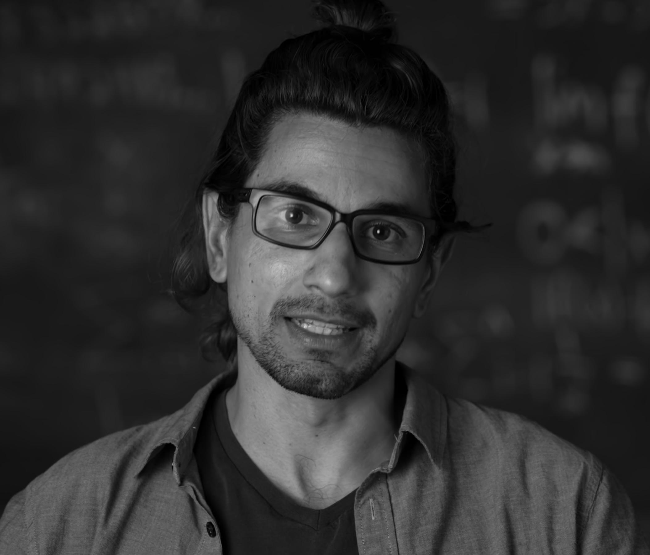 actor Kenny Easwaran large photo