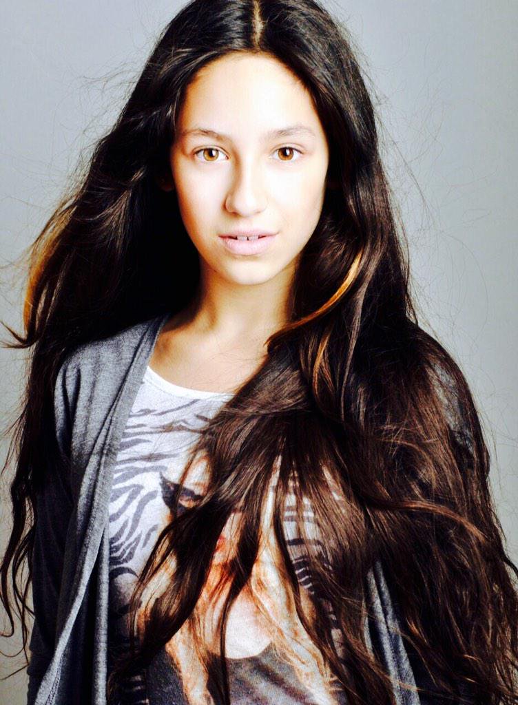 actor Lily Morett large photo