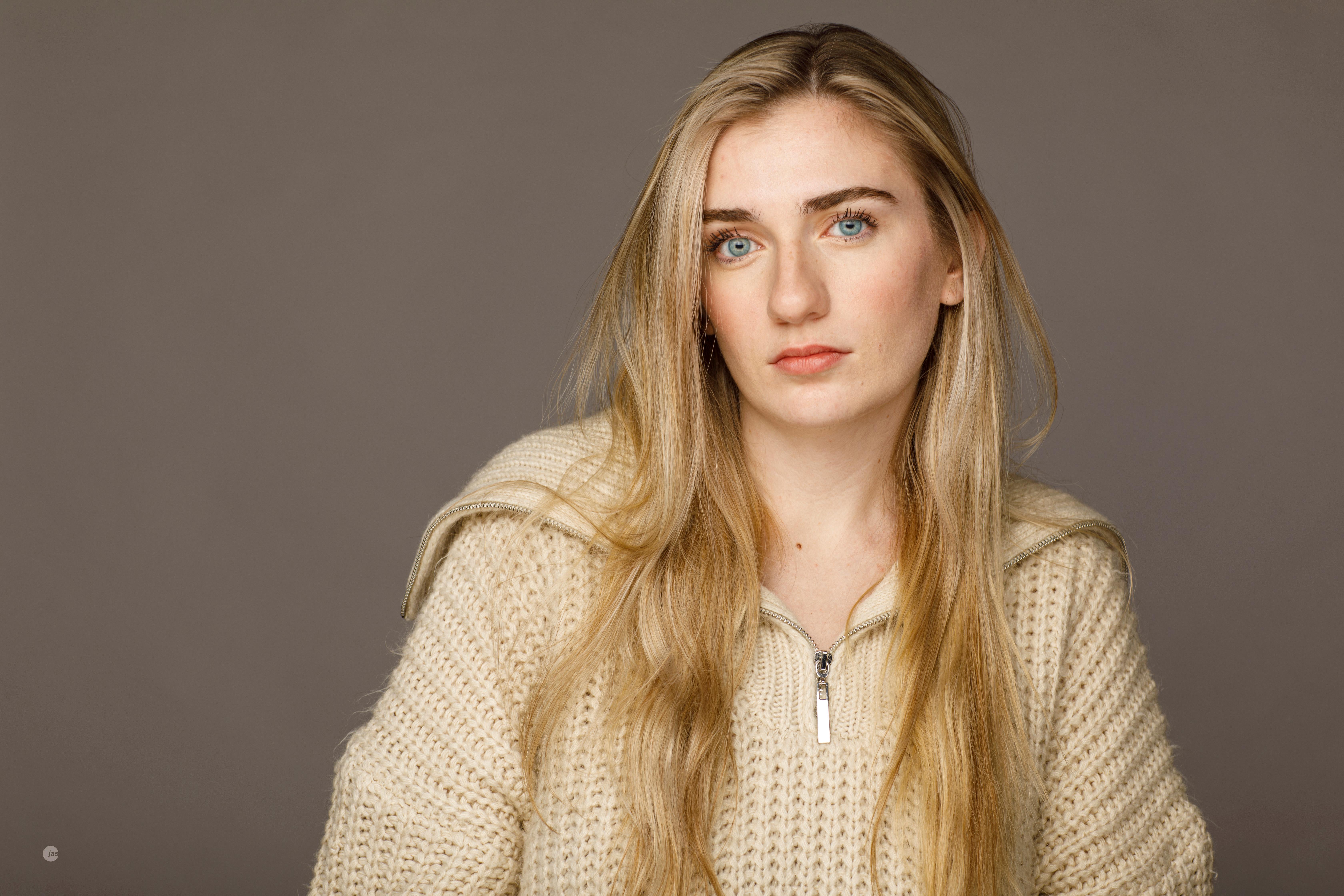 actor Kylie Doering large photo