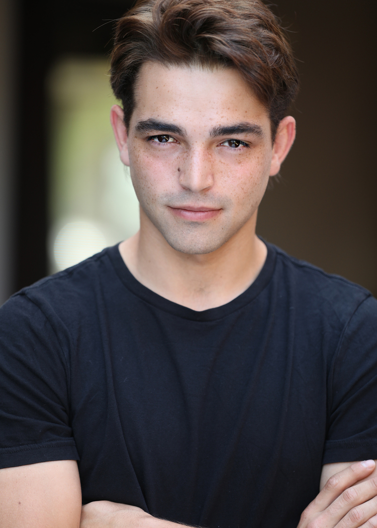 actor Ari Atken large photo