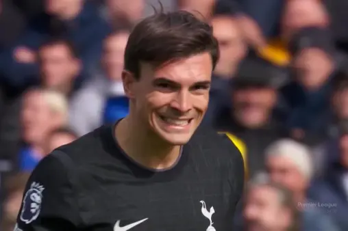 [Highlights] Ampadu's clearance from the box falls short, Palhinha follows up with a volley that flies over